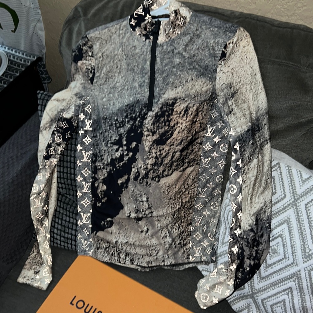 Rock design on zip up